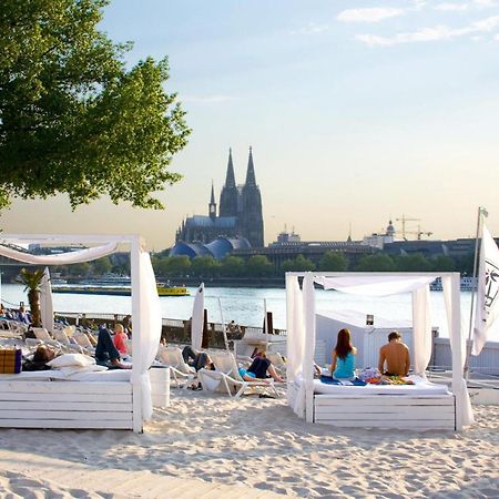 Sunset - Du, Deine Truppe Und Eine Einzigartige Stadt - โคโลญ ภายนอก รูปภาพ